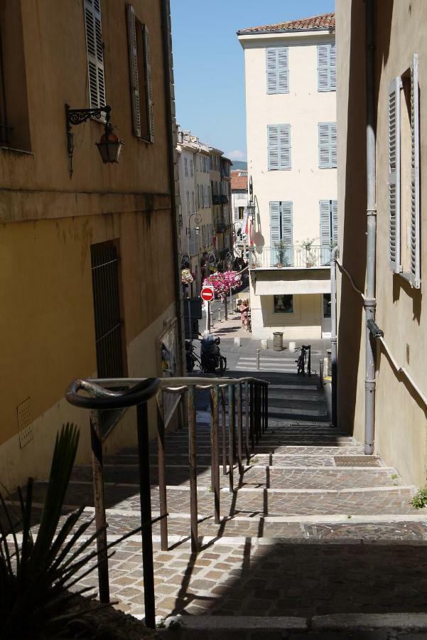 אנטיב Vieille Ville 1 - Luca'S Apartment, 1 Bedroom, Max 2 Adults And 2 Kids מראה חיצוני תמונה