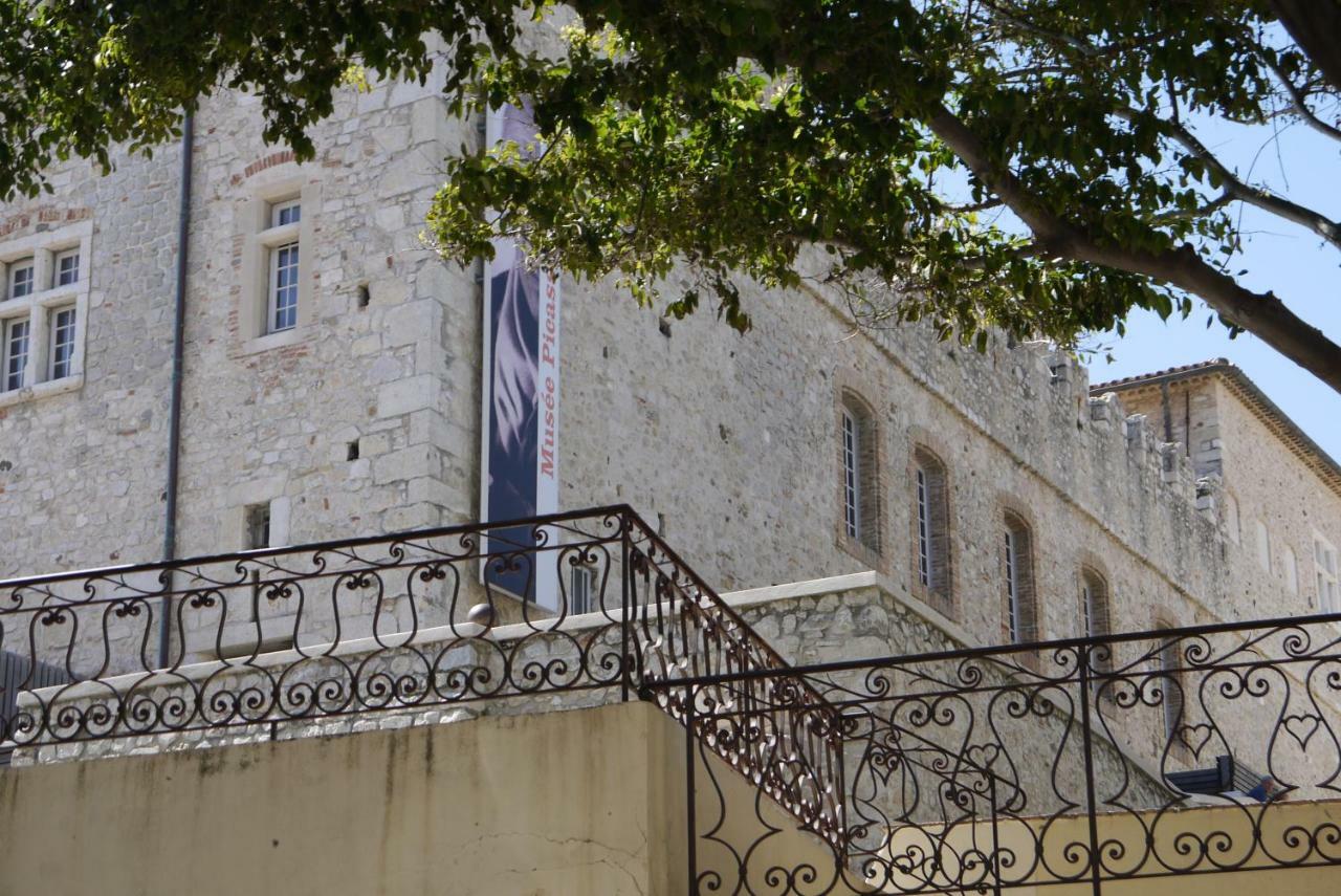 אנטיב Vieille Ville 1 - Luca'S Apartment, 1 Bedroom, Max 2 Adults And 2 Kids מראה חיצוני תמונה